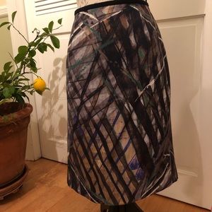 HUGO BOSS 100 % wool skirt striking fabric